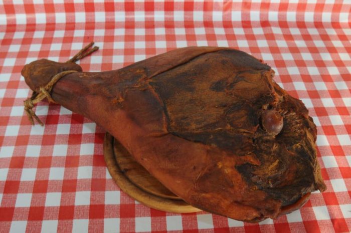 Slavonska šunka bez kostiju za kuhanje(polusuha) za Uskrs - Slika 1